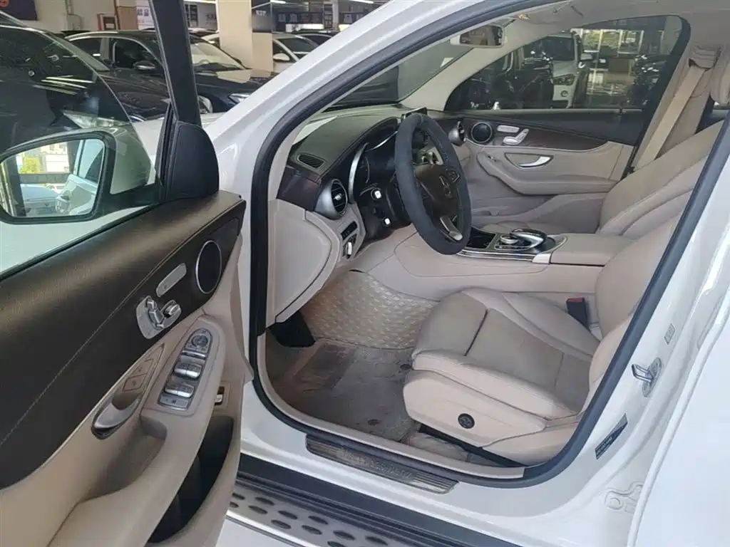 Mercedes-Benz GLC 2017 GLC 300 4MATIC Dynamic фото 16