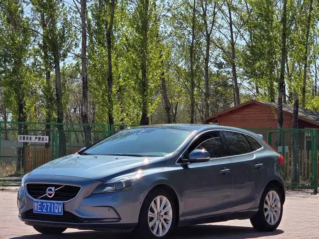 Volvo V40 2013 2014 2.0T Zhiya Edition