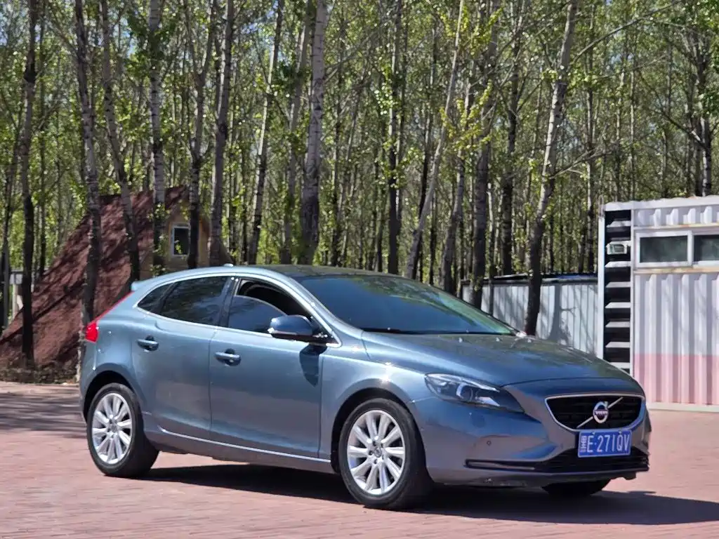 Volvo V40 2013 2014 2.0T Zhiya Edition