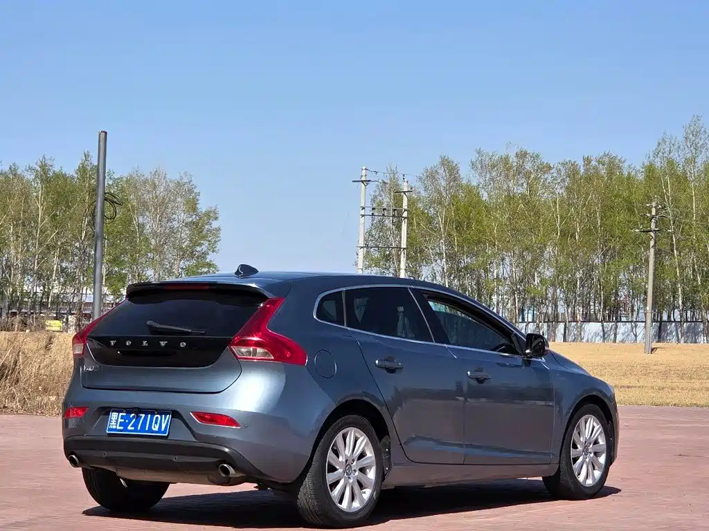 Volvo V40 2013 2014 2.0T Zhiya Edition
