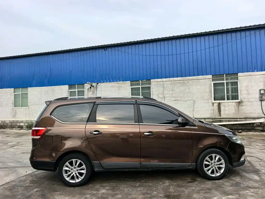 Baojun 730 2015 2015 1.8L Manual Luxury Navigation ESP Edition 7-seater