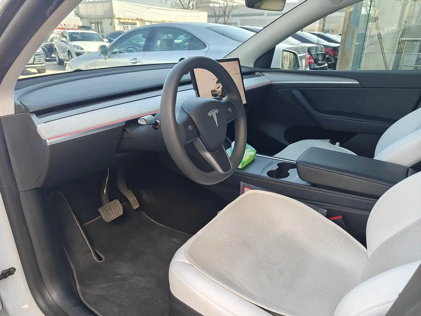 TESLA MODEL Y