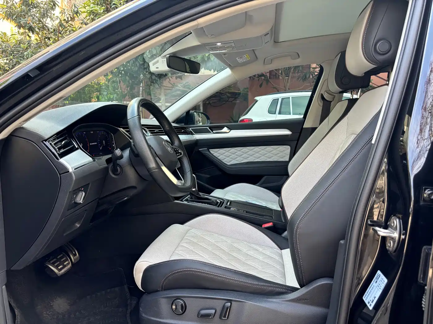 Volkswagen Magotan 2023 Model 2 Million Commemorative Edition 330TSI DSG Luxury фото 8