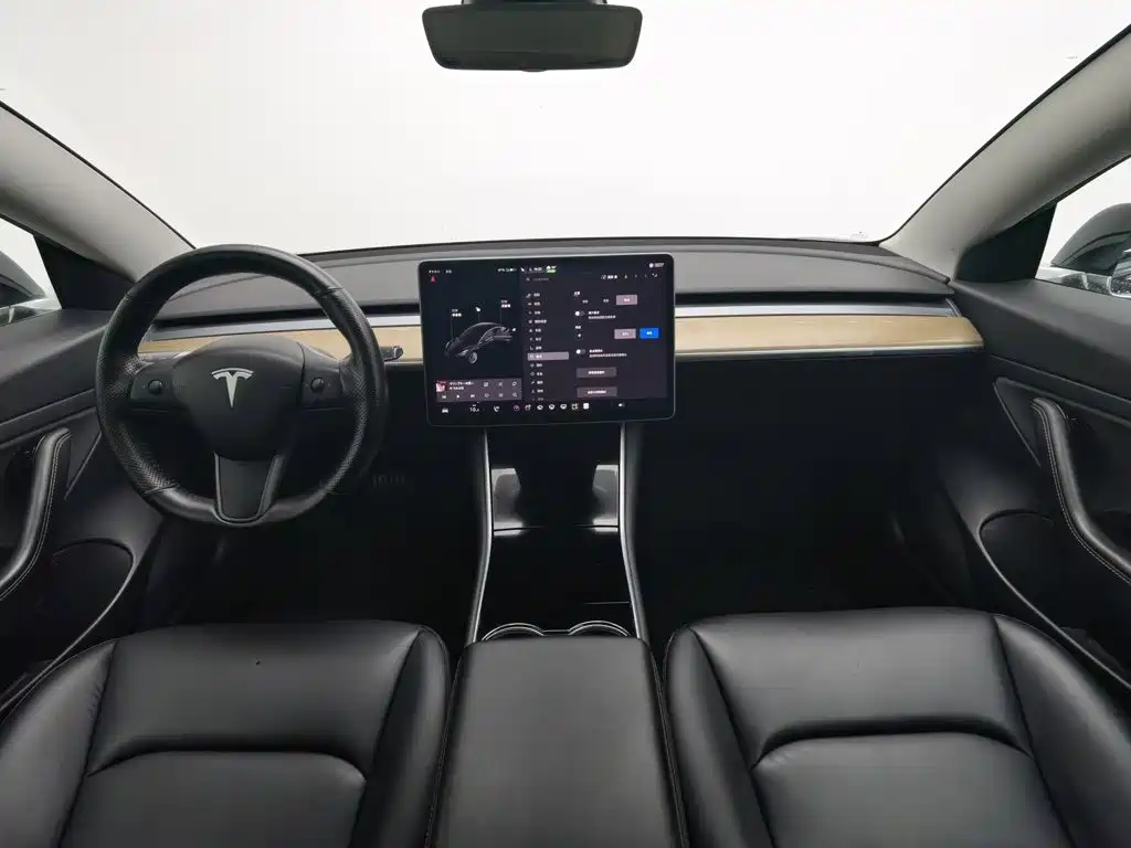 Photo 5 - Tesla Model 3