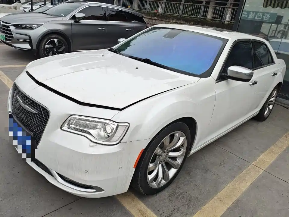 Photo 1 - Chrysler 300C (Import)