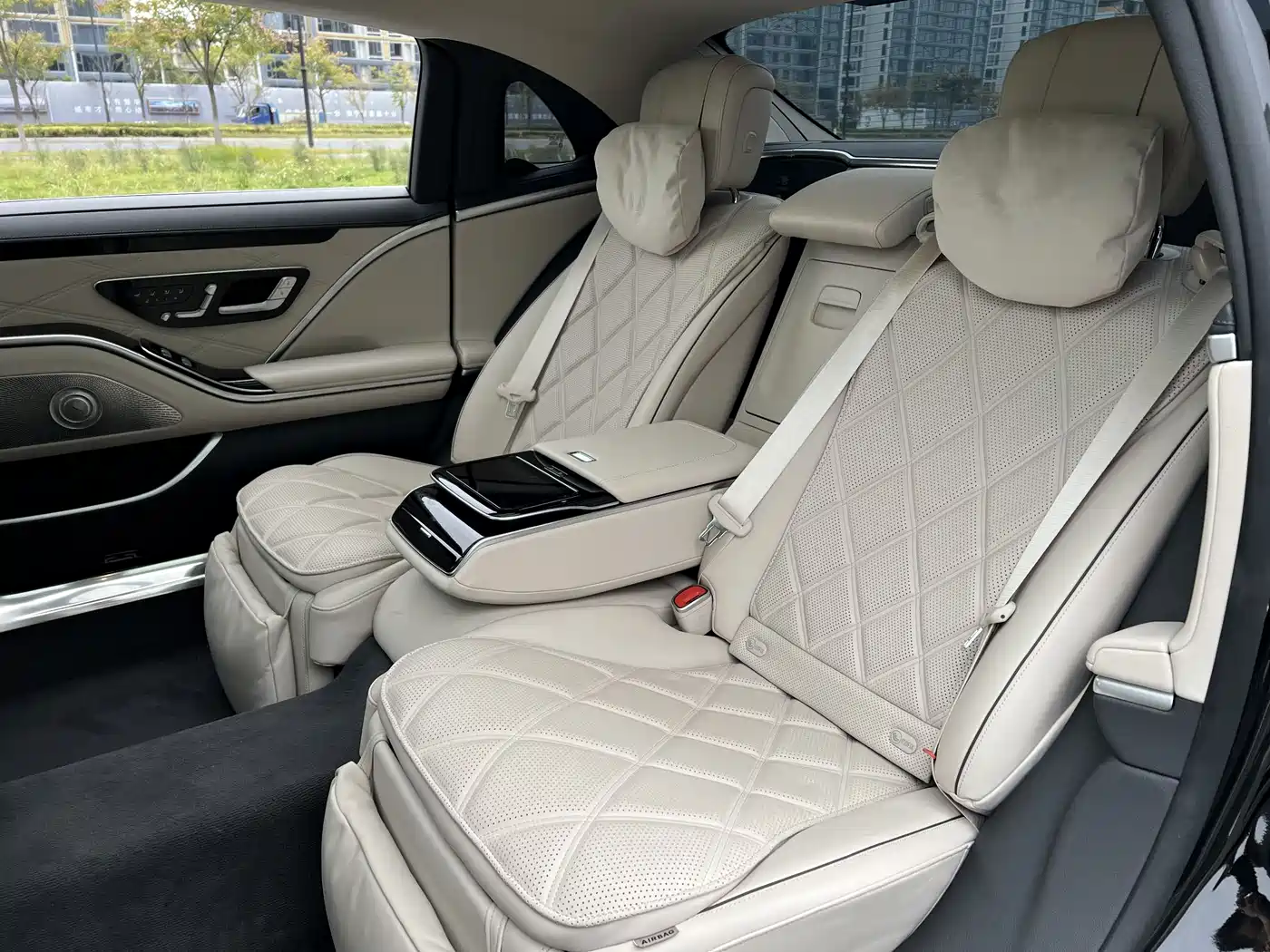 Mercedes-Benz Maybach S-Class 2025 Model S 480 4MATIC фото 12