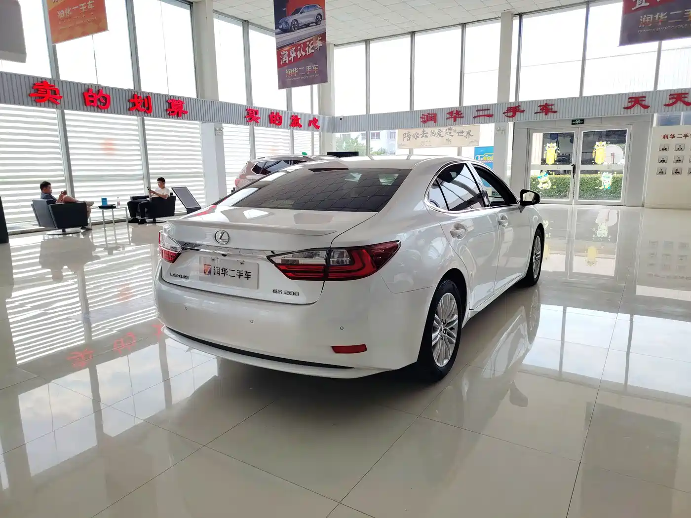 Фото 14 - Lexus ES