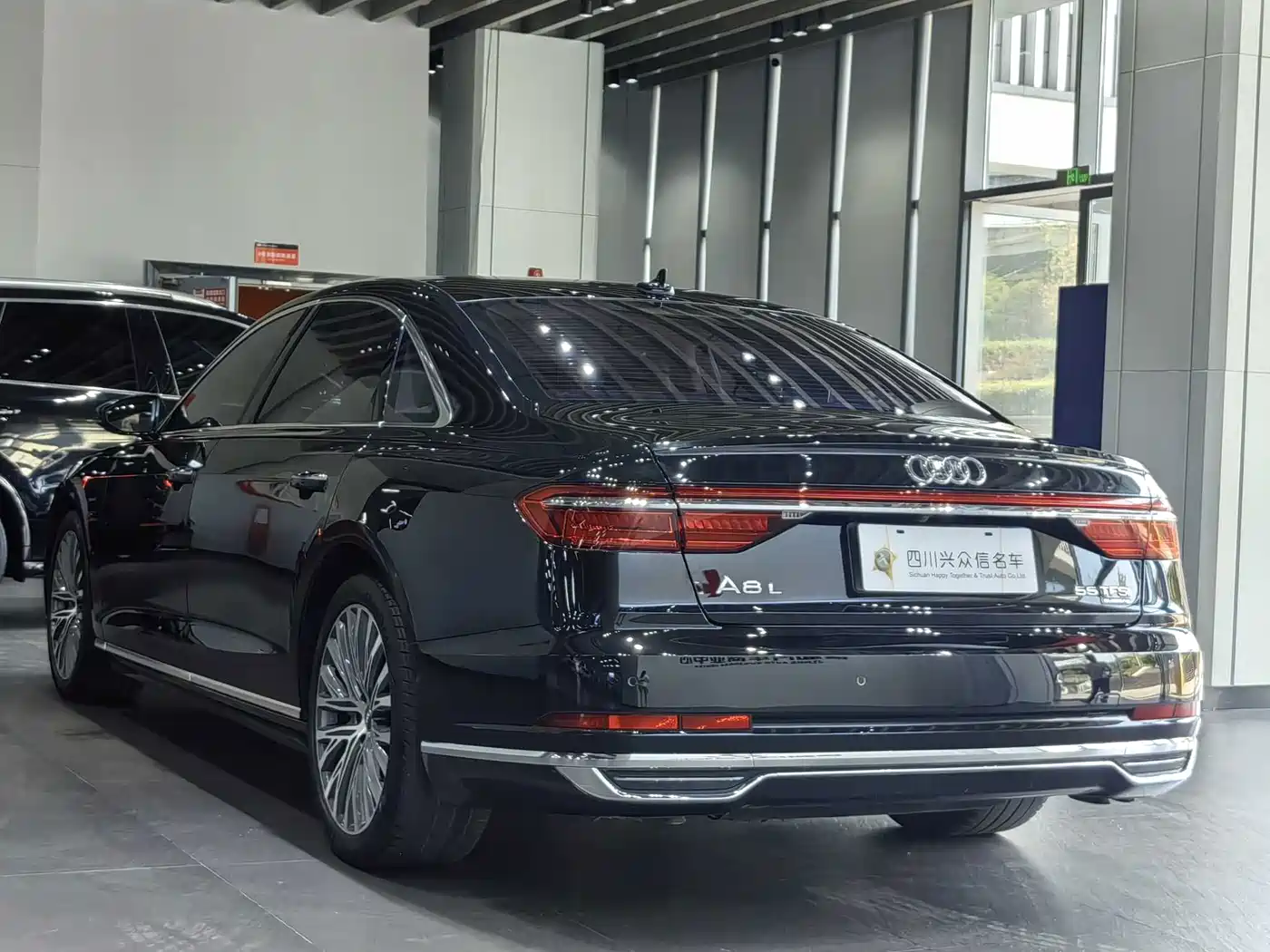 Photo 4 - Audi A8