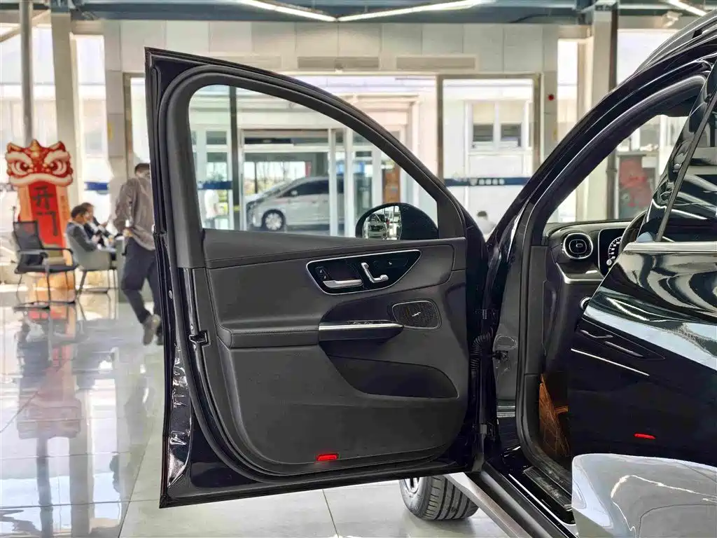 Mercedes-Benz GLC 2023 GLC 260 L 4MATIC Sport 5-seater фото 24