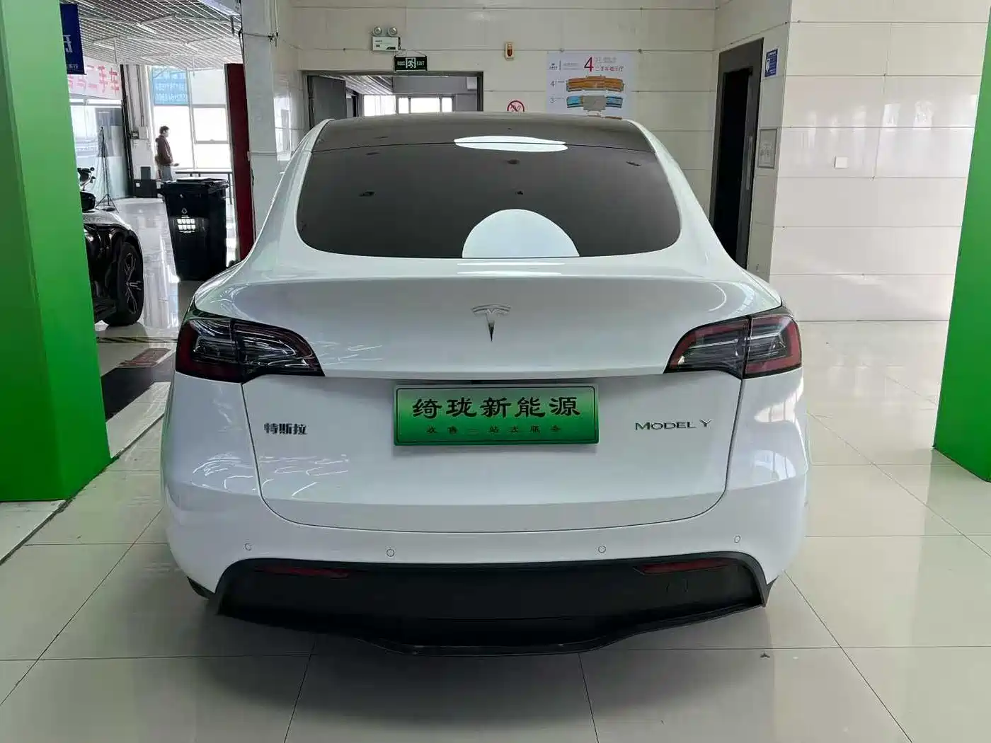TESLA MODEL Y