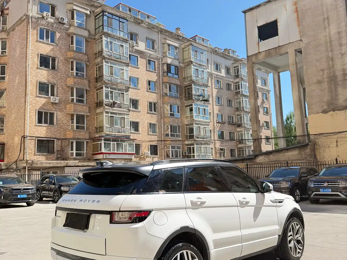 Land Rover Range Rover Evoque 2017 2.0T SE Smart Shine Edition фото 9