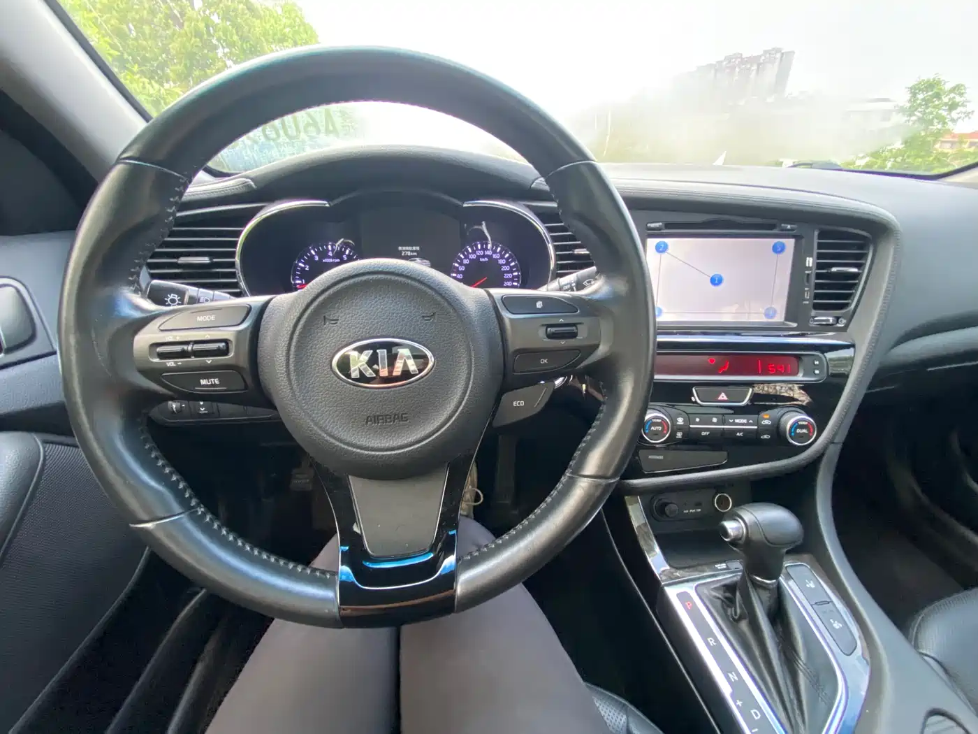Kia K5 2015 2.0L Automatic LUX фото 15