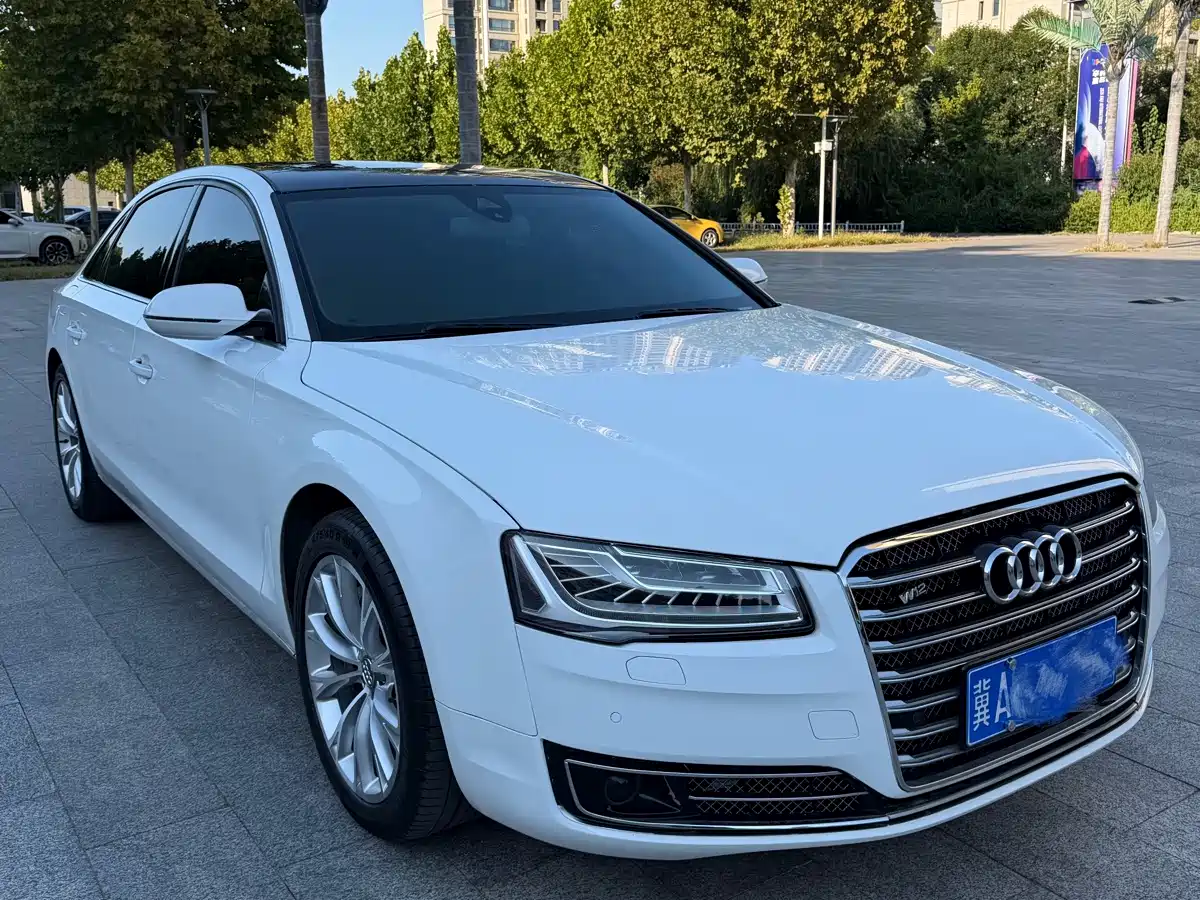Фото 7 - Audi A8
