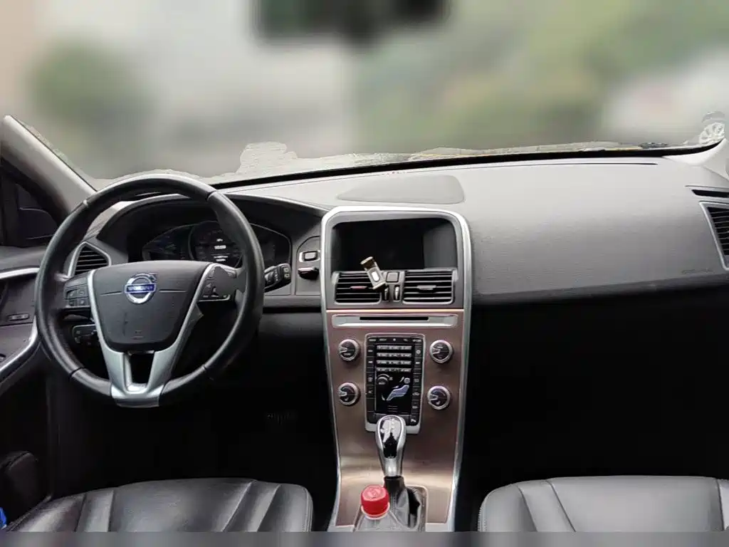 Фото 12 - Volvo XC60