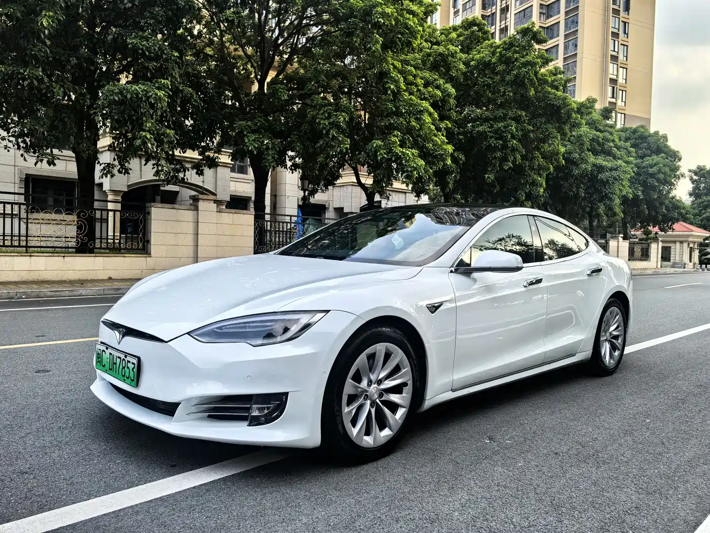 TESLA MODEL S