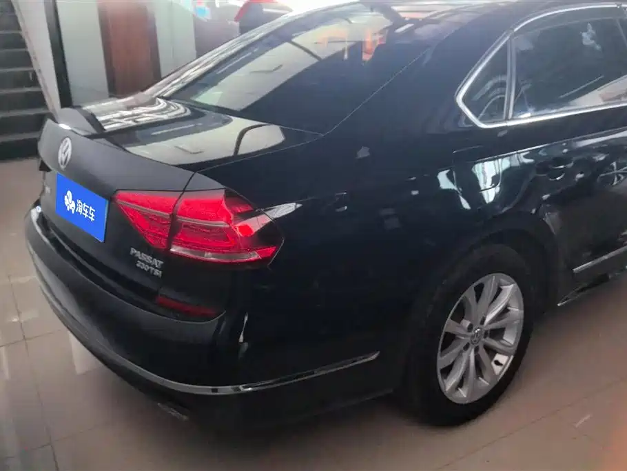Volkswagen Passat 2017 330TSI DSG Prestige фото 3