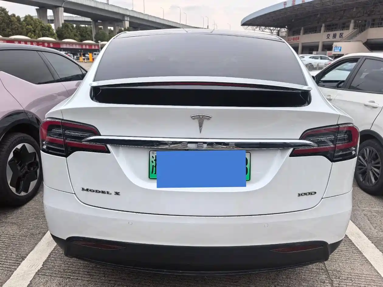 TESLA MODEL X