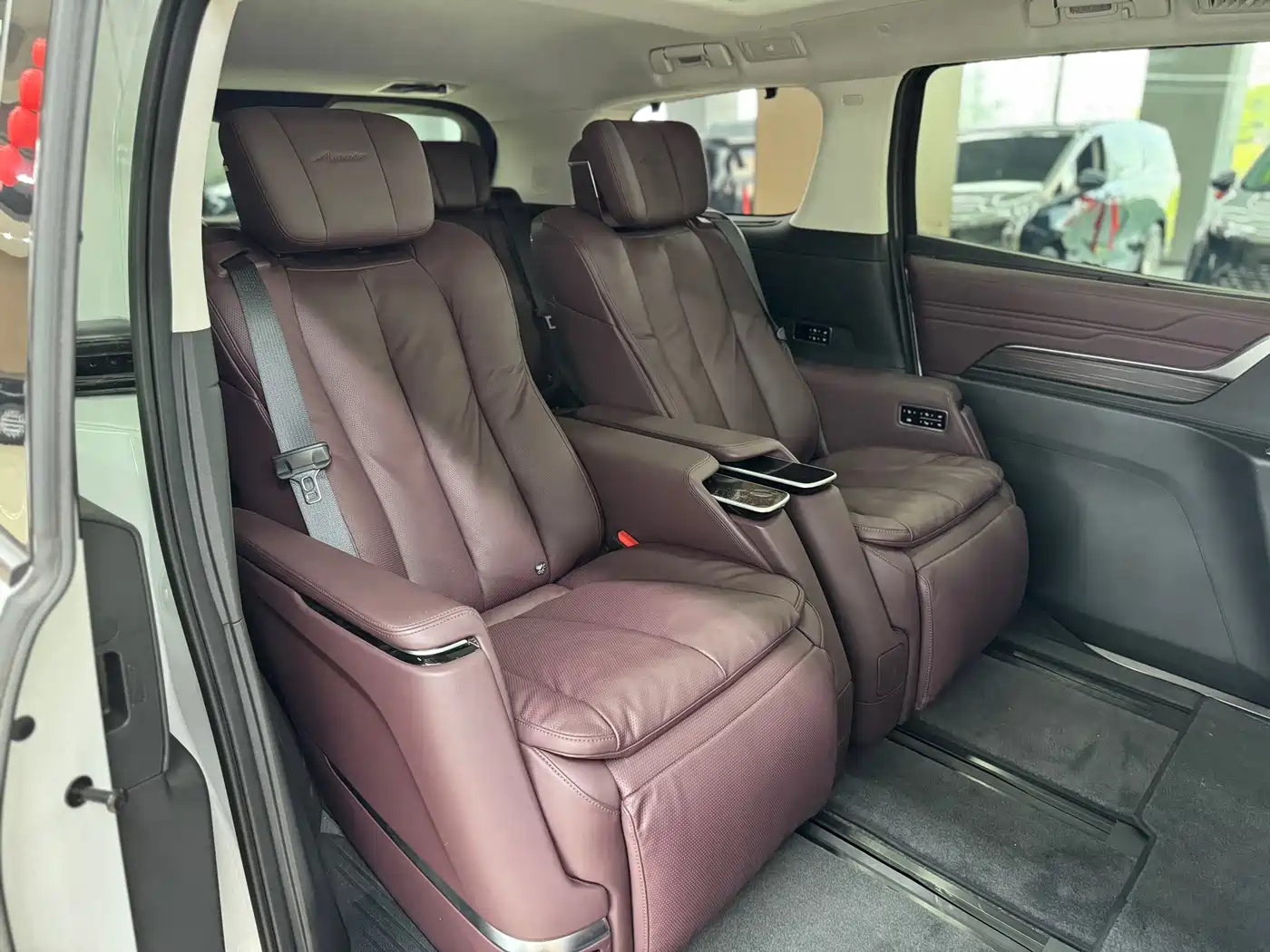 Buick Century 2025 2.0T 7-Seater World Edition фото 12