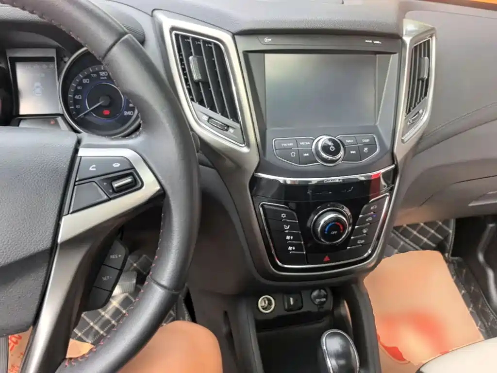 Фото 10 - Changan CS35