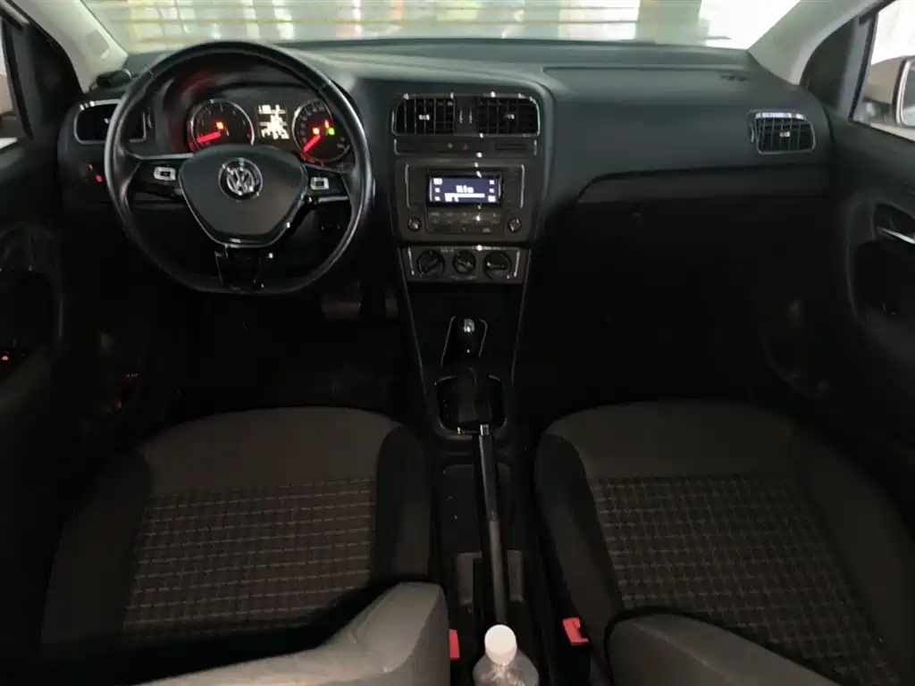 Volkswagen Polo 2016 1.6L Automatic Comfort фото 16