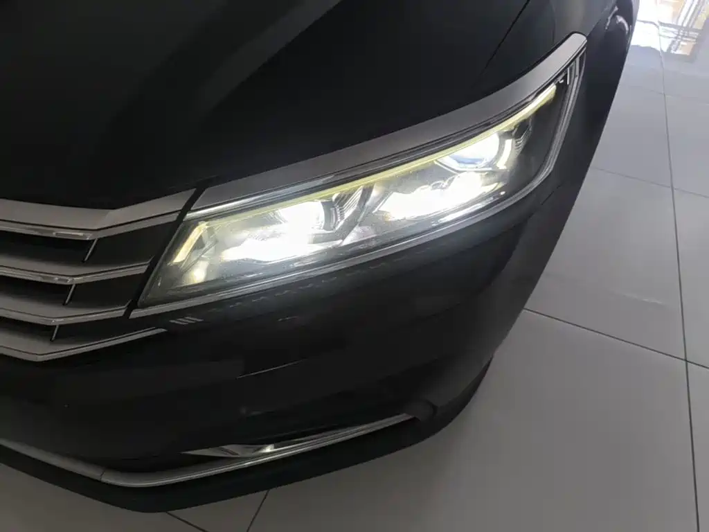 Фото 24 - Volkswagen Passat