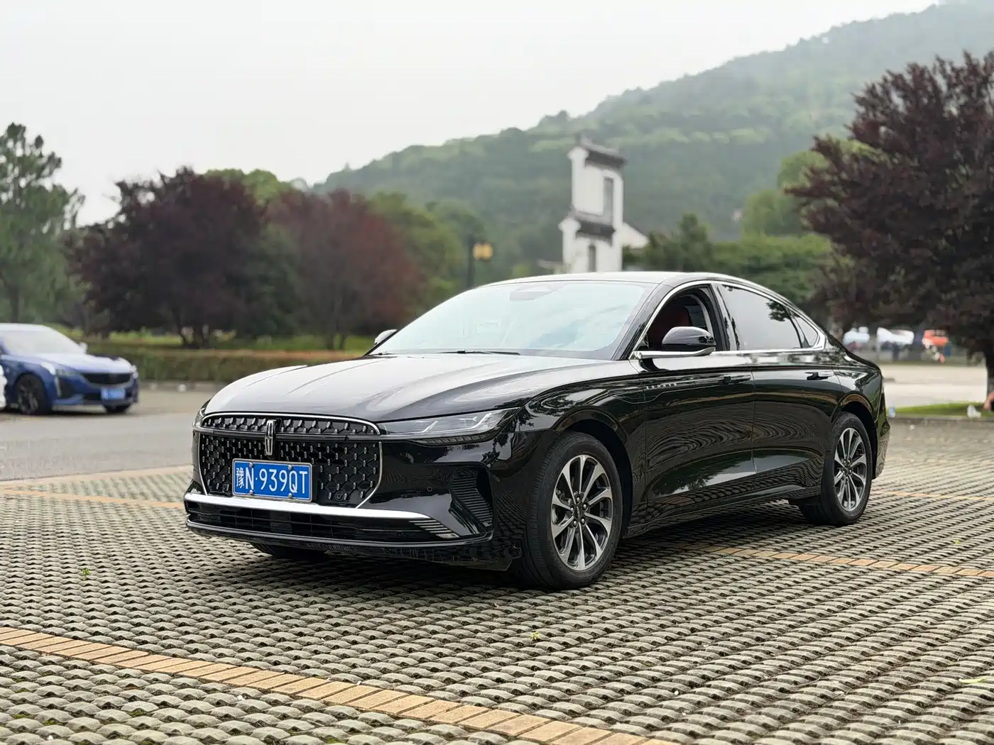 Lincoln Z 2025 2.0T Premium Edition