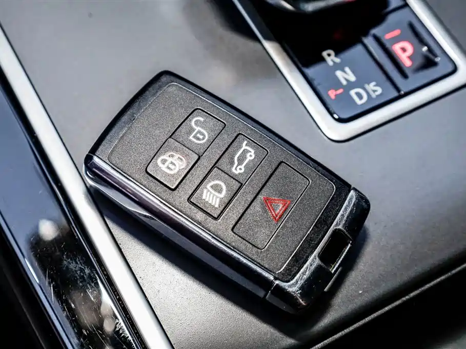 Land Rover Range Rover Velar 2024 Dynamic SE фото 21