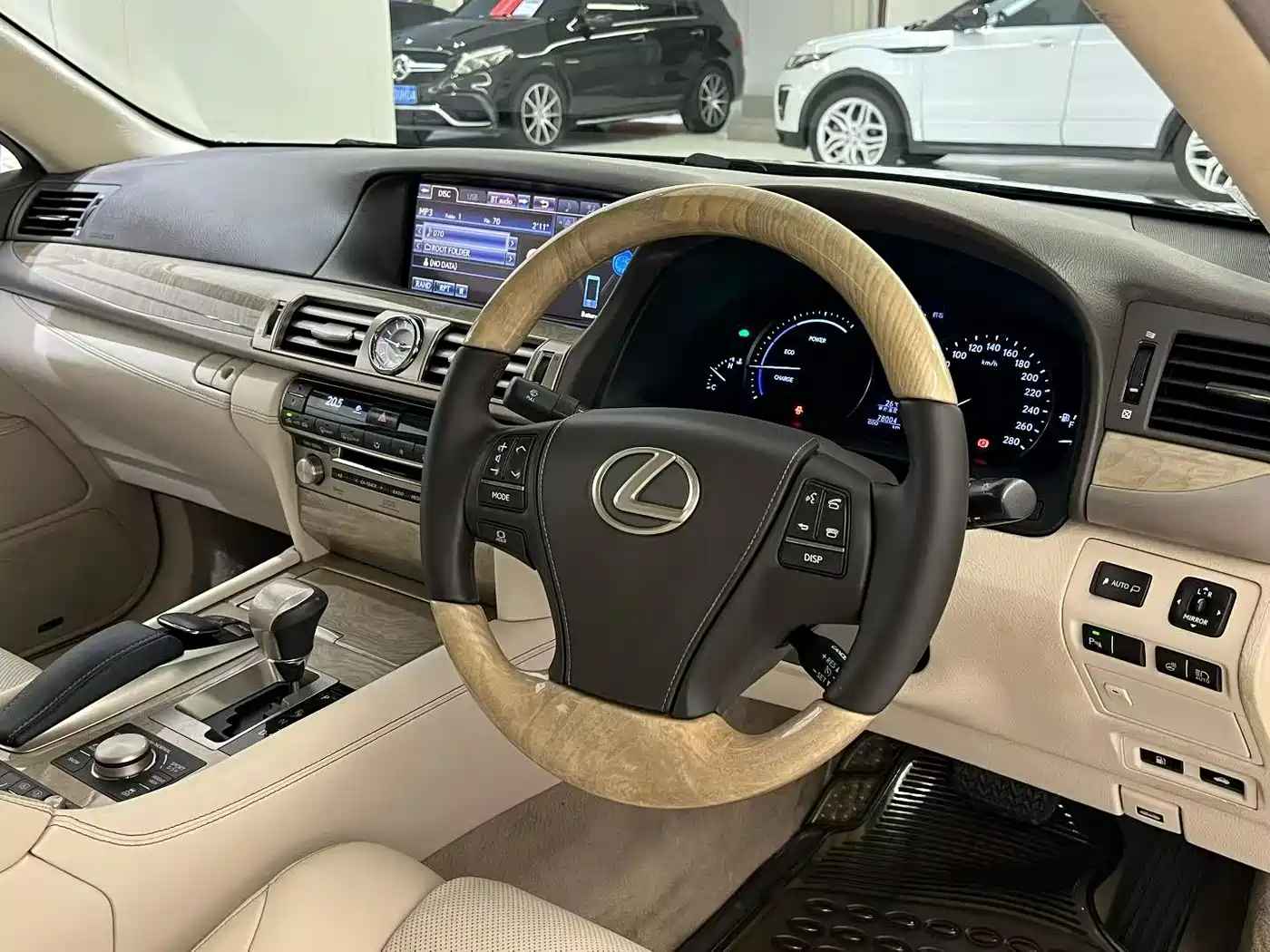 Lexus LS 2013 600hL фото 4