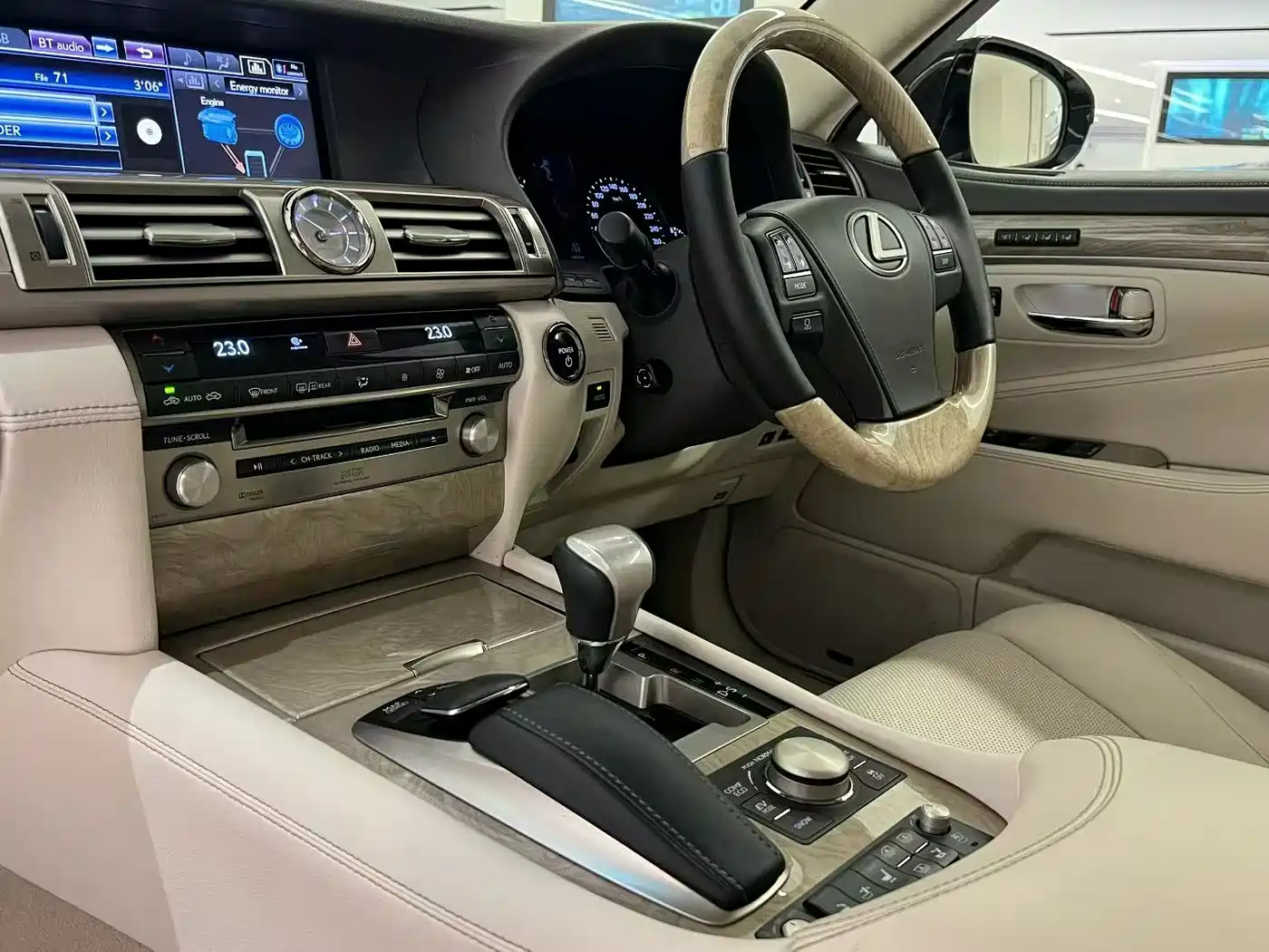 Lexus LS 2013 600hL фото 5