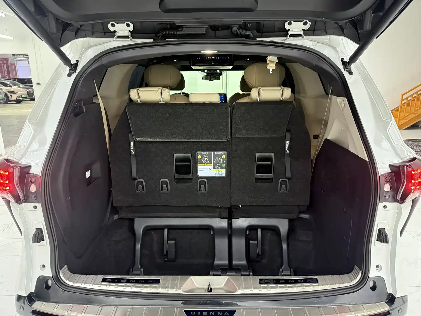 Toyota Sienna 2021 2.5L Hybrid Ultimate Edition фото 7