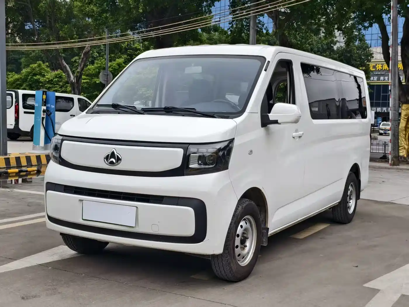 Changan Kaicheng Changan Ruixing EM80 2025 2025 Model Passenger Version Comfort Type 6-seater 300km Tailgate