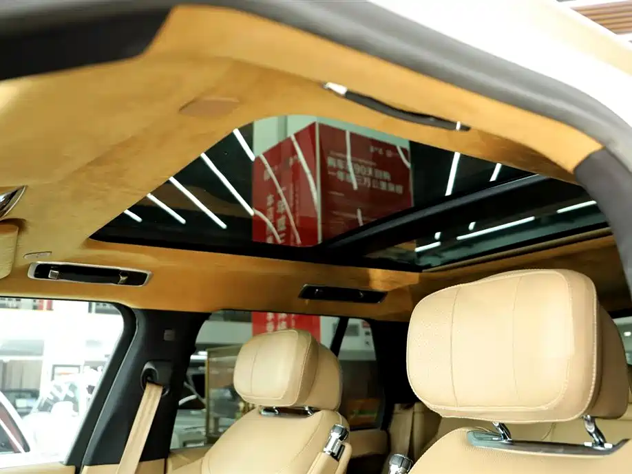 Land Rover Range Rover 2024 3.0 L6 360PS Golden Age Edition фото 24