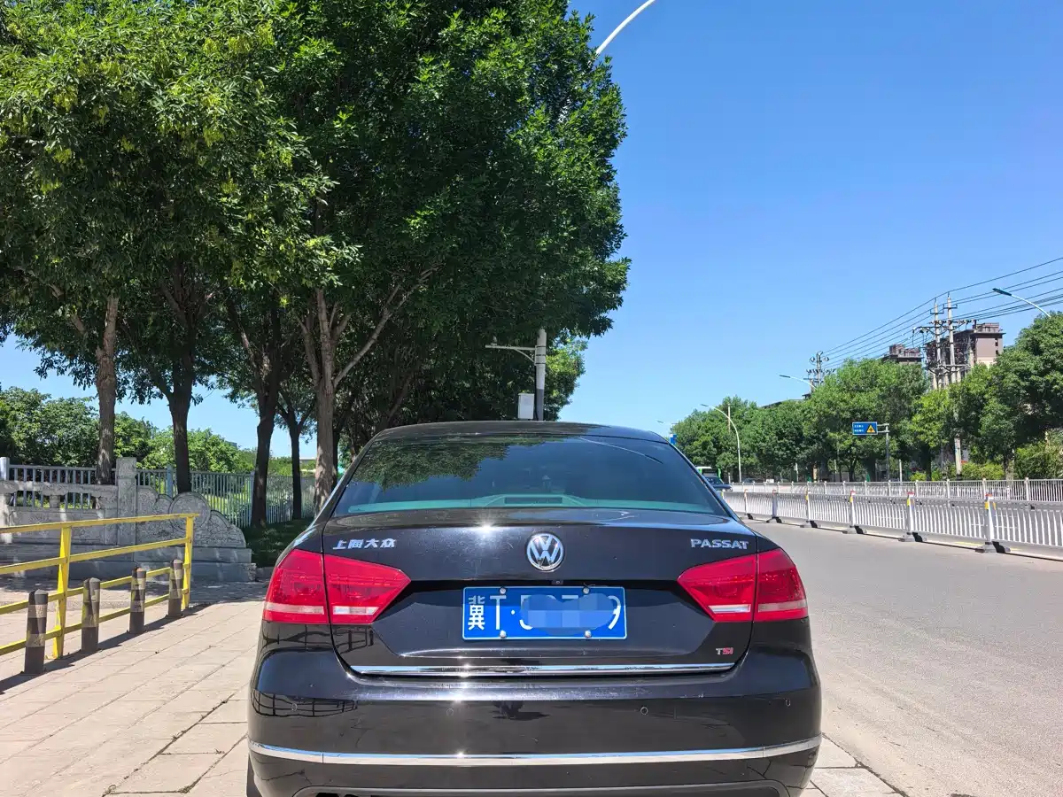 Volkswagen Passat 2015 1.8TSI DSG Prestige Edition фото 8