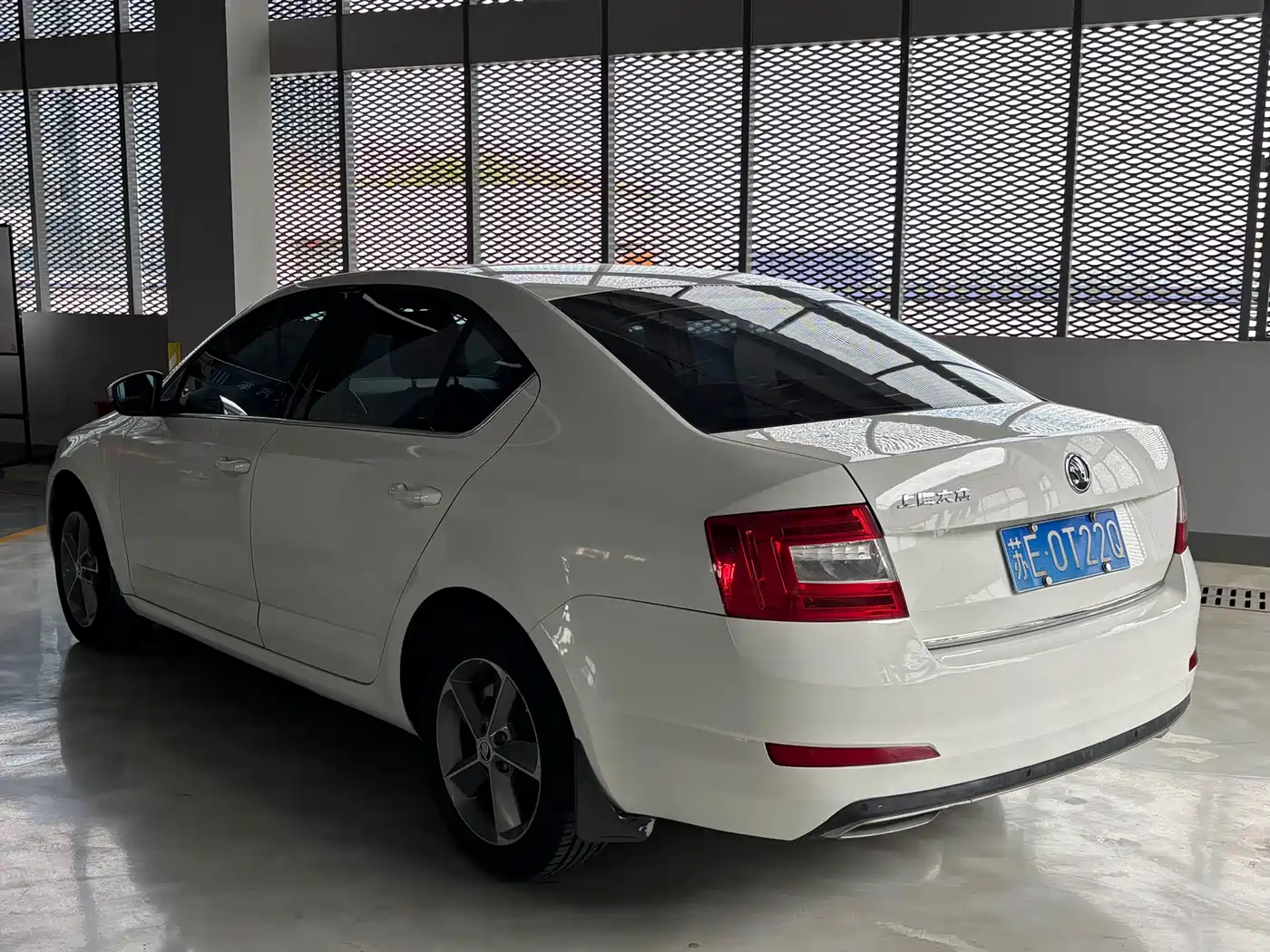 Škoda Octavia 2016 1.6L Automatic Smart Edition фото 15