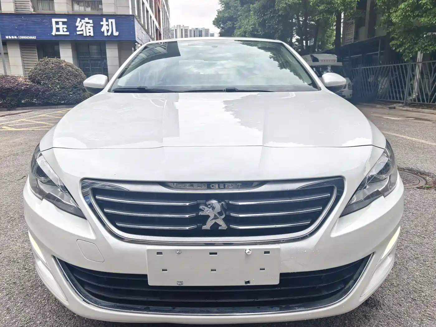 Peugeot 408 2014 1.8L Automatic Luxury Edition фото 2