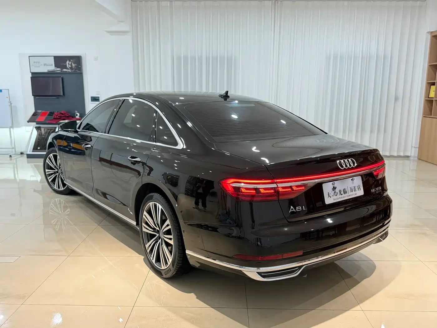 Audi A8 2021 A8L 55 TFSI quattro Premium фото 4