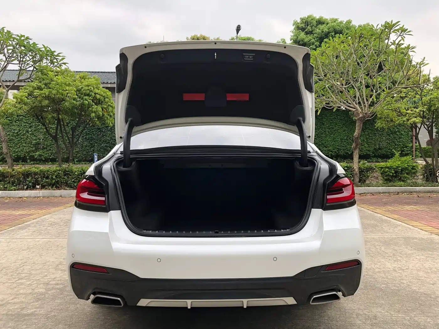 BMW 5 Series 2023 530Li Leading M Sport Package фото 20