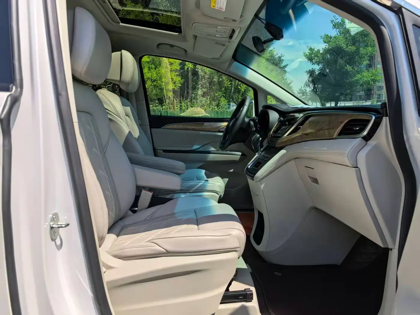 Buick GL8 2017 ES 28T Comfort Type China V фото 16