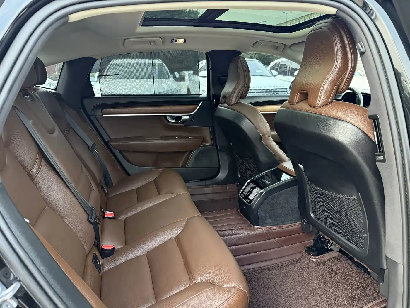 Фото 11 - Volvo S90