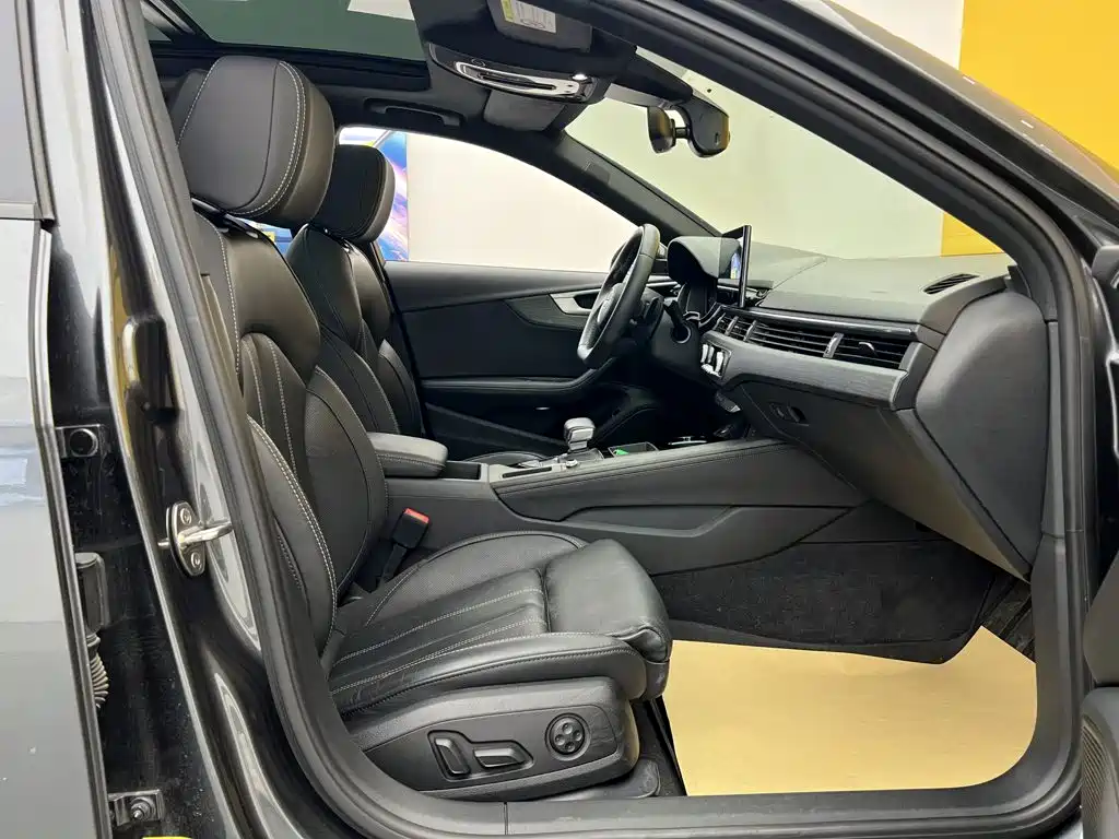 Фото 9 - Audi A4L