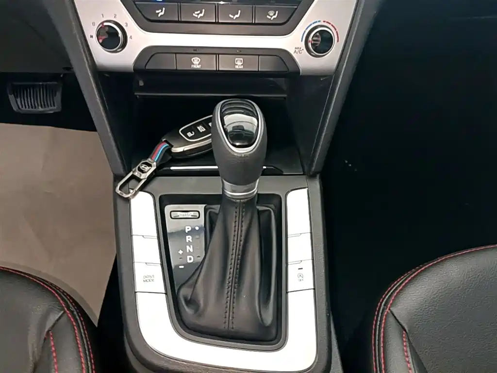 Hyundai Elantra 2016 Model 1.6L Automatic Smart Elite фото 14