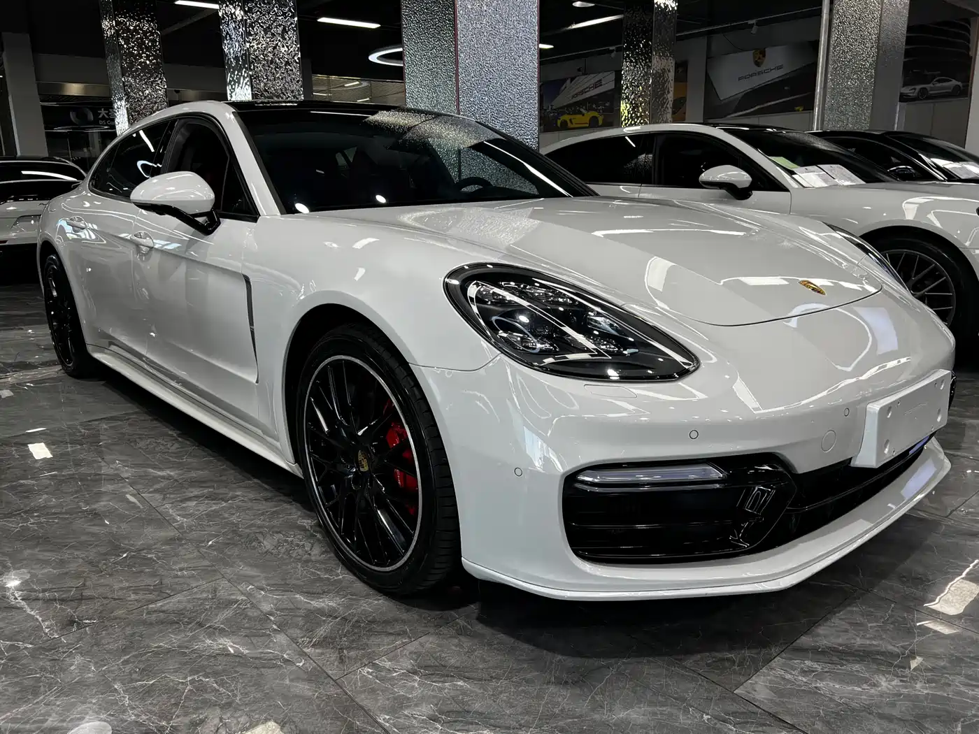 Porsche Panamera 2019 Panamera 4 Executive Long Wheelbase 2.9T фото 3