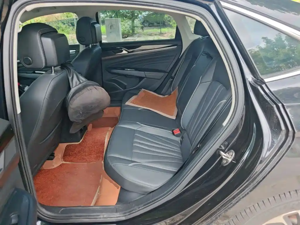Photo 17 - Volkswagen Passat