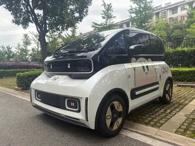Baojun Baojun E300 2020 Plus Stellar Smart Fun Edition