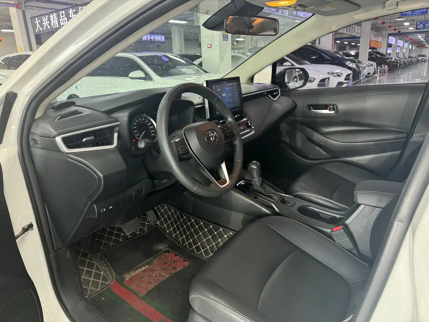 Toyota Corolla 2021 1.2T S-CVT Luxury Edition фото 8