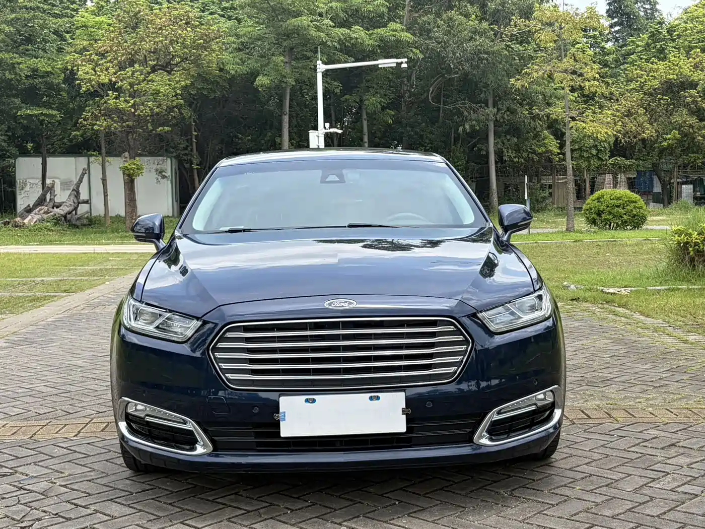 Фото 2 - Ford Taurus