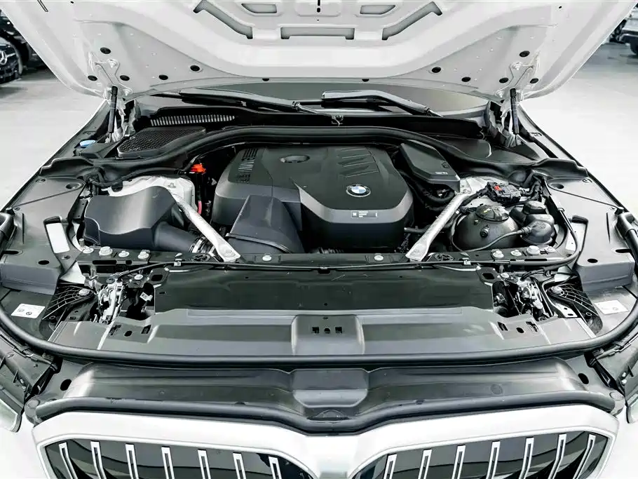 BMW 5 Series 2025 530Li Leading M Sport Package фото 25