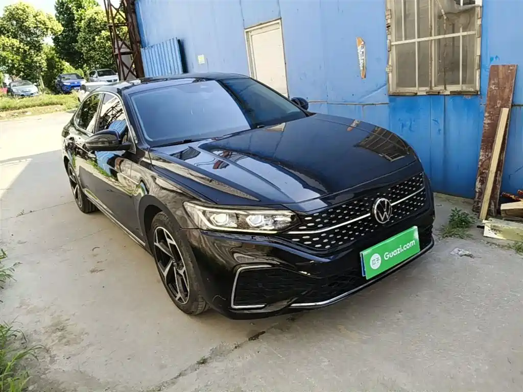 Volkswagen Passat 2023 Facelift 330TSI Starlight Luxury Edition фото 4