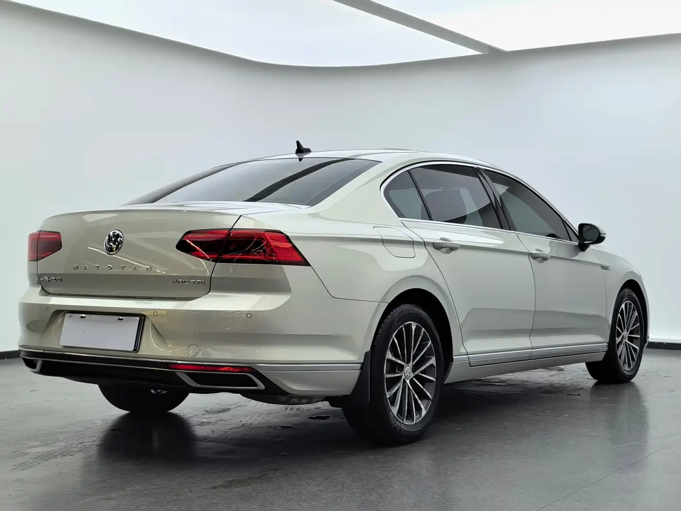 Volkswagen Magotan 2020 330TSI DSG Luxury фото 4