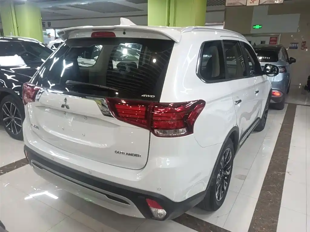 Mitsubishi Outlander 2019 2.4L 4WD Deluxe Edition 7-Seater China VI фото 7